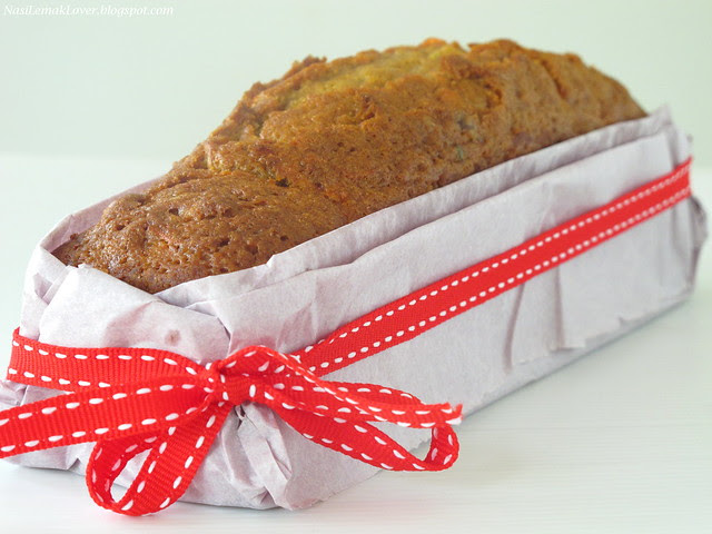 Carrot cake with cream cheese frosting