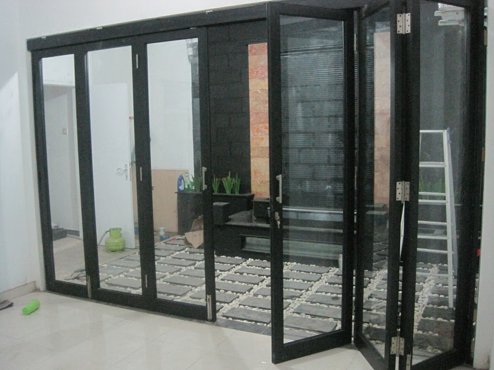 PINTU LIPAT ALUMINIUM KACA tokopintu com PINTU LIPAT ALUMINIUM KACA tokopintu com