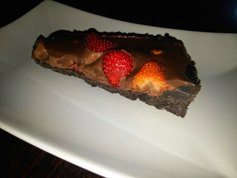 tarta-czekolada-oreo-truskawki
