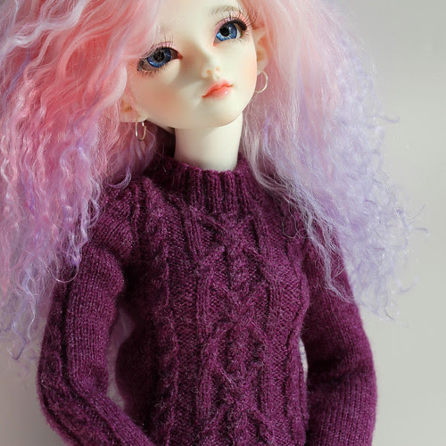 Box opening sweater