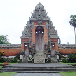Pintu Pagar Tradisional Bali yang Eksotis Kumpulan Pintu Pagar Tradisional Bali yang Eksotis Kumpulan
