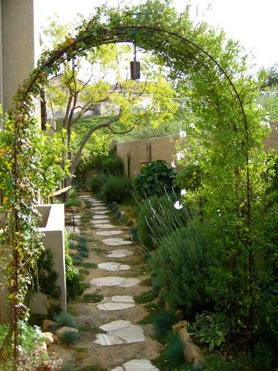 Side Yard Makeover By Shirley Bovshow Of Edenmakersblog Com (Los Angeles)
