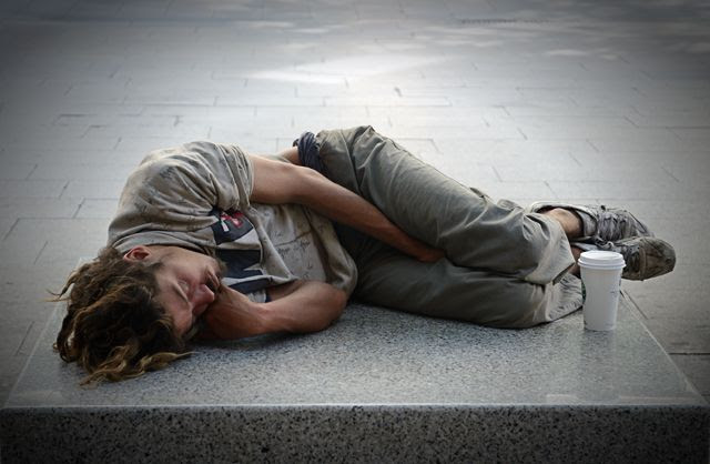 Sleeping on bench, Portal de l'Angel, Barcelona [enlarge]