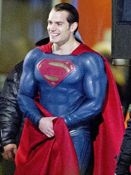 Henry Cavill Brings the Bulk to the Batman v Superman Set ...