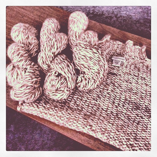 Turning a sweater into yarn !