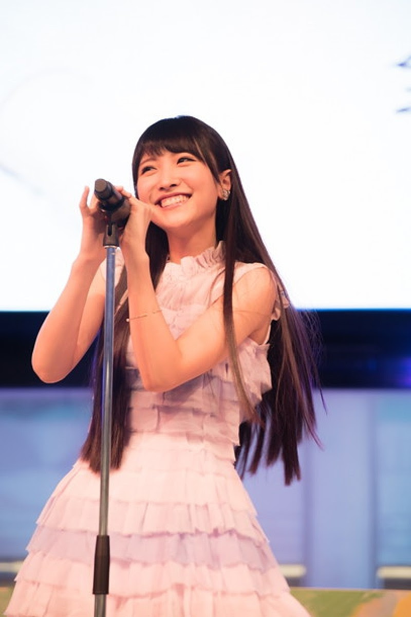 山崎エリイ 19歳直前にソロデビュー どこから見てもカワイイ 彼女の誕生日やxmasの過ごし方とは Daily News Billboard Japan