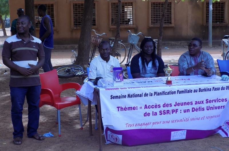 Le Présidium avant le coup d'envoi du match.