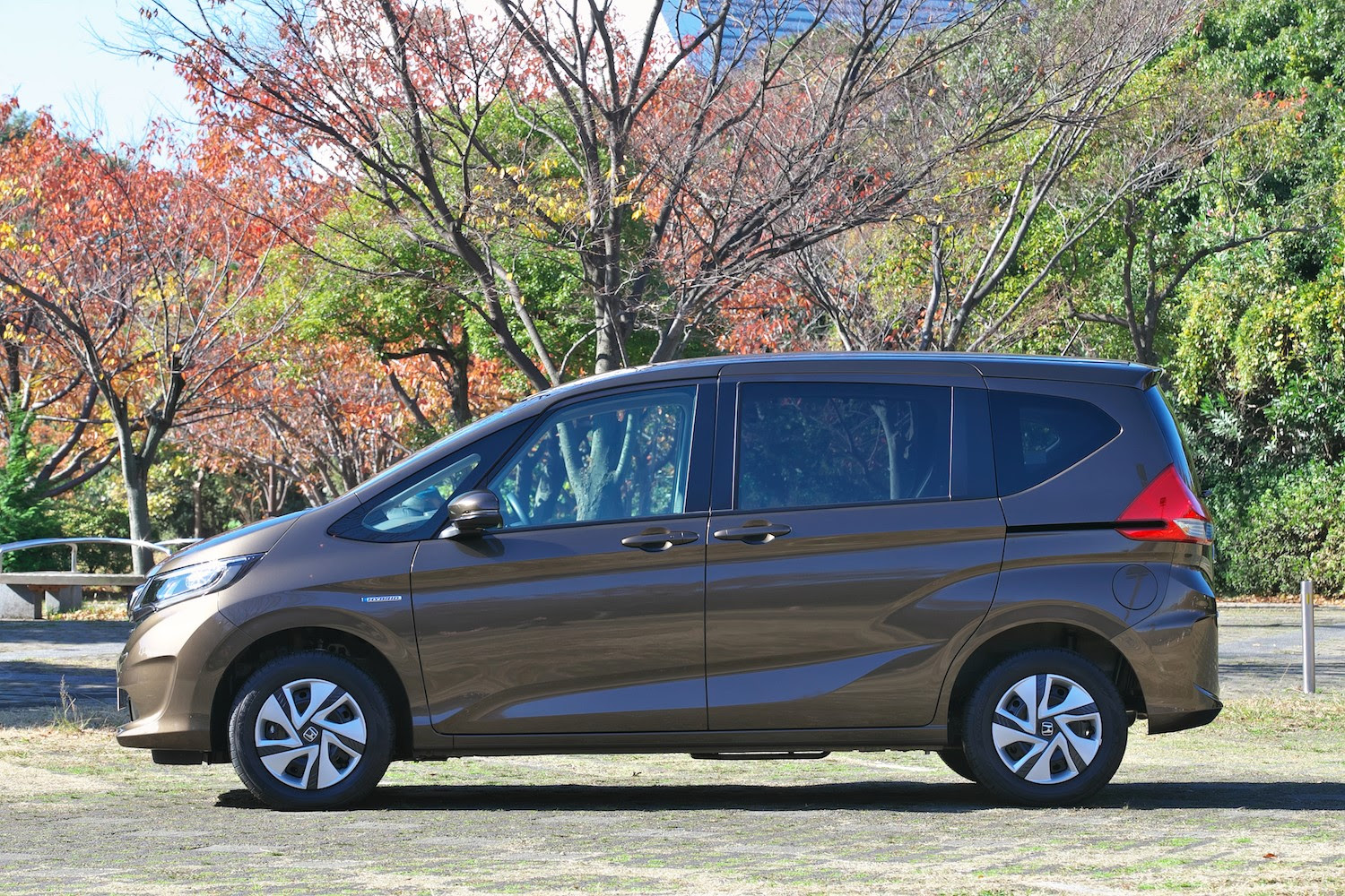 最新型ミニバンを辛口比較 フリードvsシエンタvsラフェスタ 一番満足いく車はどれだ 新車選び Com で新車選び