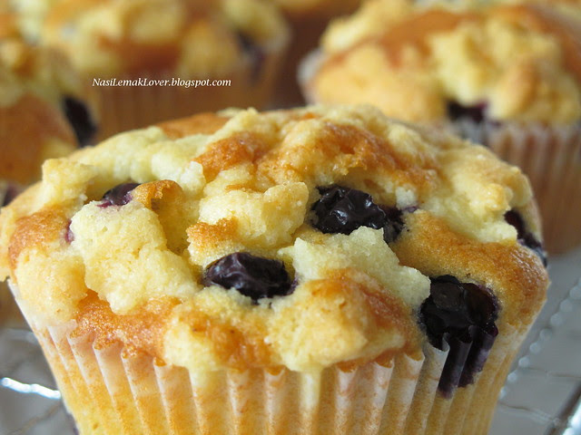 Blueberry crumble cupcakes