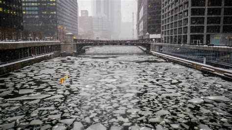 polar vortex airlines cancel  tuesday flights