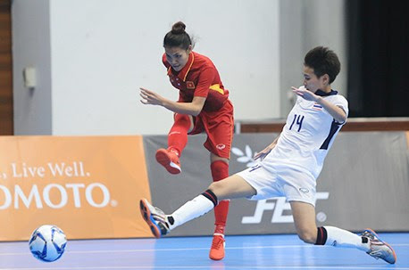 Tuyển futsal nữ Việt Nam (áo đỏ) thất bại trong cuộc chạm trán “kình địch“ Thái Lan