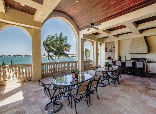 These Amazing Outdoor Kitchens Make Eating Inside Completely ...