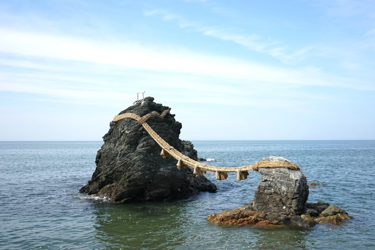 夫婦岩 伊勢の観光スポット二見興玉神社へ行ってみた Tabilog 旅の過程にこそ価値がある