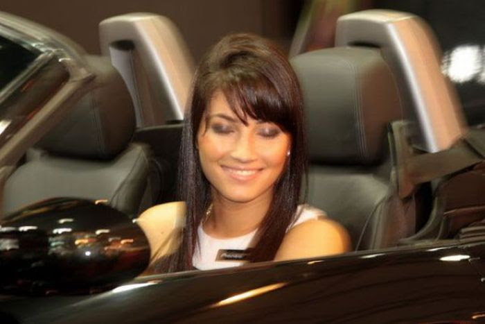 Car Show Models (90 pics)