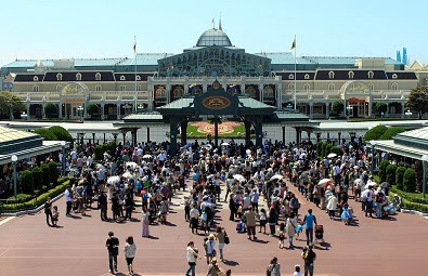 子連れディズニー 開園待ちは何時からがおすすめ どうやって待つ にっこりっか 保育士による子育て情報ブログサイト