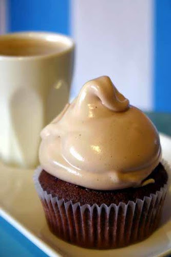 Short Black Cupcakes