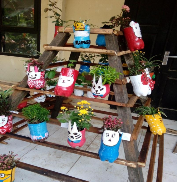 Aneka Karya Cantik Berbahan Plastik SMK NEGERI 1 TRENGGALEK Aneka Karya Cantik Berbahan Plastik SMK NEGERI 1 TRENGGALEK
