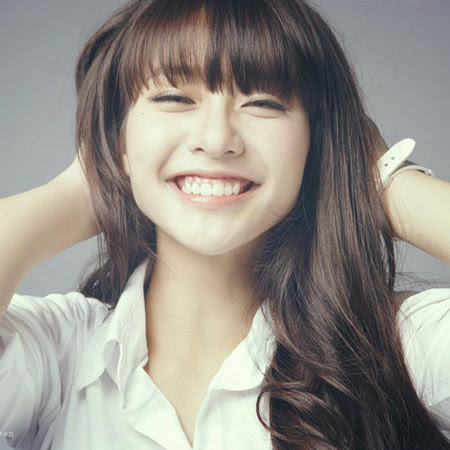 Hot girl nào được theo dõi nhiều nhất trên mạng xã hội?