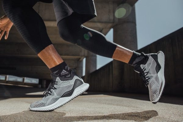 アスリートのためのランニングシューズ Alphabounce Beyond Running Street 365