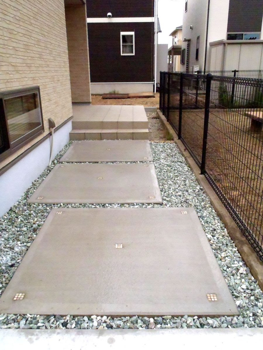 モルタルにモザイクタイルをデザインした玄関アプローチ 施工事例 Draw Garden 株式会社北陸園芸 石川県金沢市 能美市など加賀地方を中心にエクステリア ガーデニング 庭 外構工事を行っております