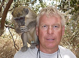 Erik (rechts) met aap, Green monkey
