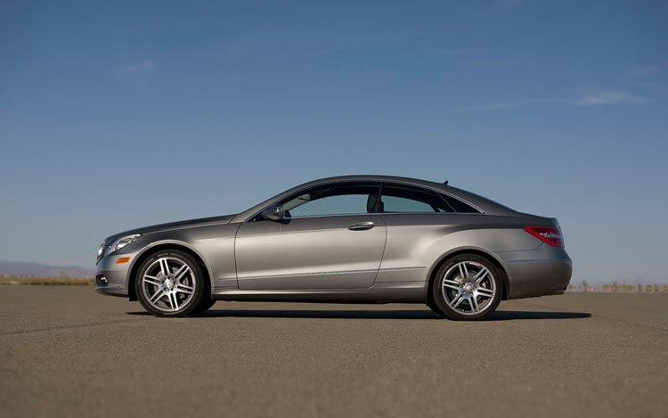 2010 Mercedes Benz E350 Coupe First Test Merceces E Class Coupe Review Motor Trend