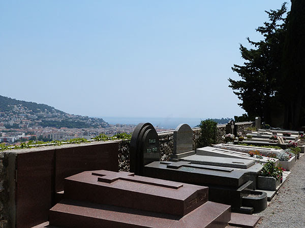 cimetière au-dessus de la mer