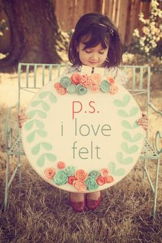 18-inch quilting hoop // embroidery hoop art // p.s. i love felt // felt flowers // catshycrafts.com // catshy crafts blog