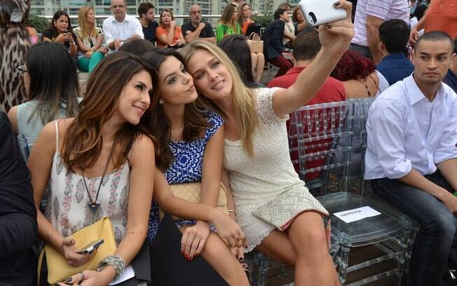 Fernanda Paes Leme, Giovanna Lancellotti e Fiorella Matheis em desfile