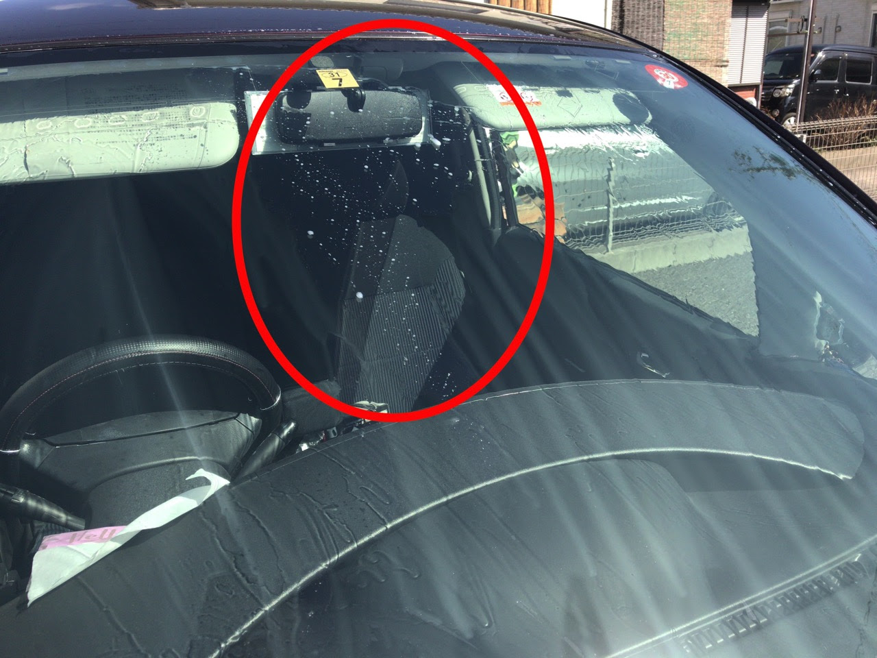 車のガラスの油膜取りを簡単にするにはクロス式がおすすめ 軽度の汚れならこれで十分 自動車メンテナンスお役立ち情報blog