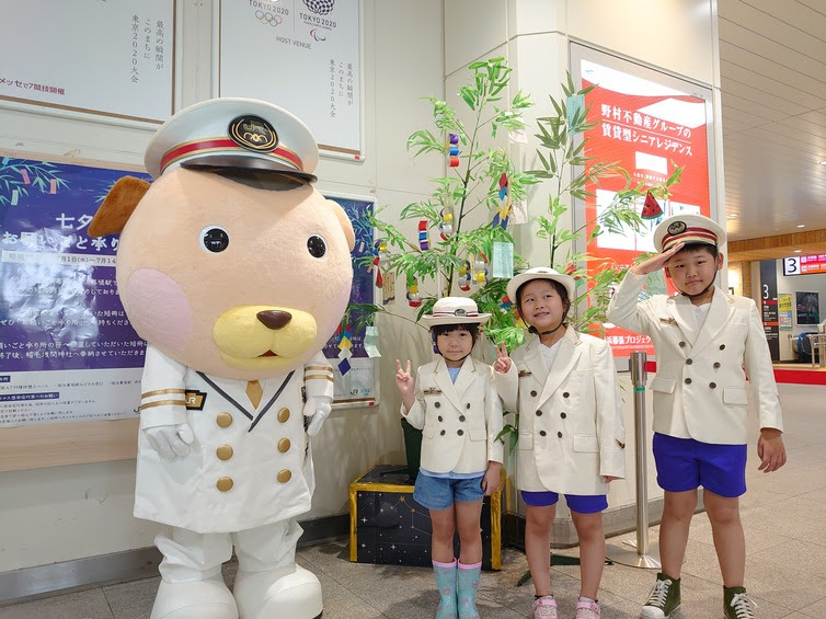 駅長犬と写真撮影 第２幕張海浜保育園