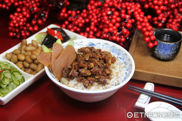 ▲▼福容大飯店機場捷運A8館福粵樓入選台灣首屆滷肉飯節的「黃金烏魚子滷肉飯」。(圖/福容大飯店提供)