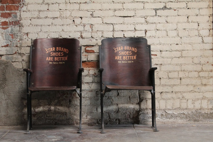 Vintage Wooden Shoe Store Seats par TheMasonDixon sur Etsy