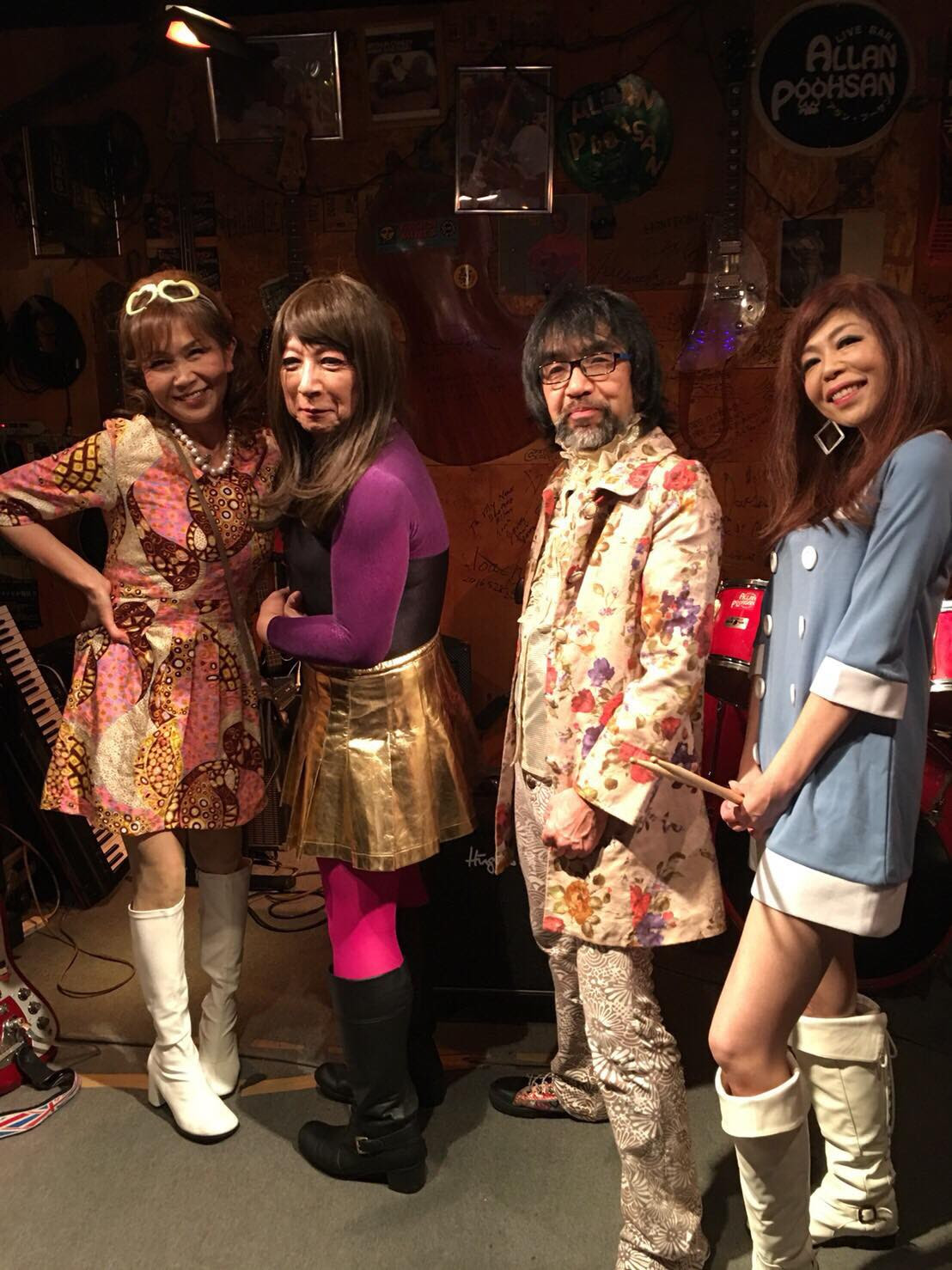 ゴーゴーガールズ Armadillo 演者紹介 ライブバー アルマジロ