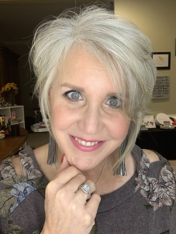 Hairstyles 2021 Female Over 50 : Gorgeous Shoulder-Length Haircuts for Women Over 50
