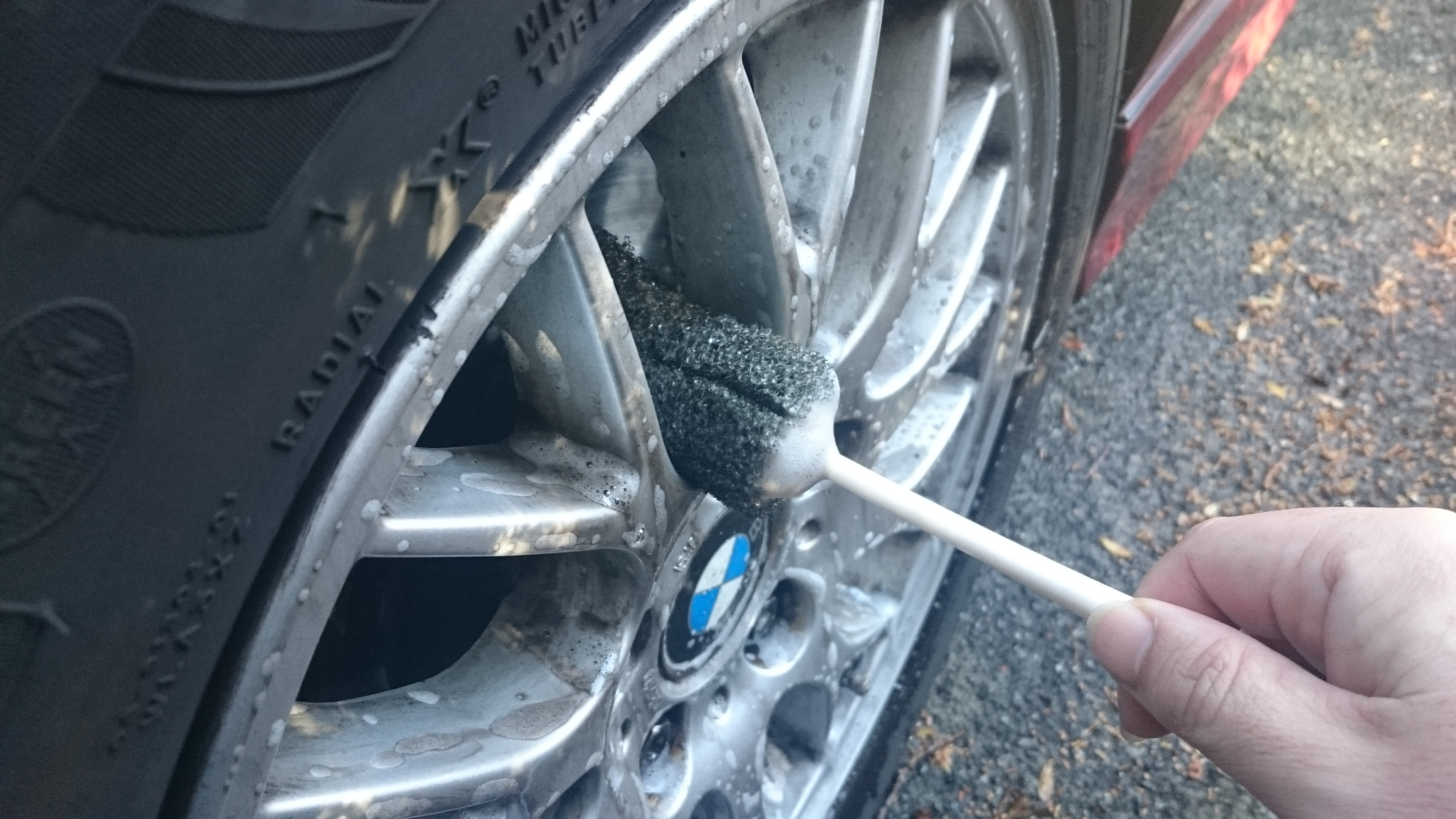 ホイール洗いに 酸の力だっ サンポールっ 狼の皮を被った羊