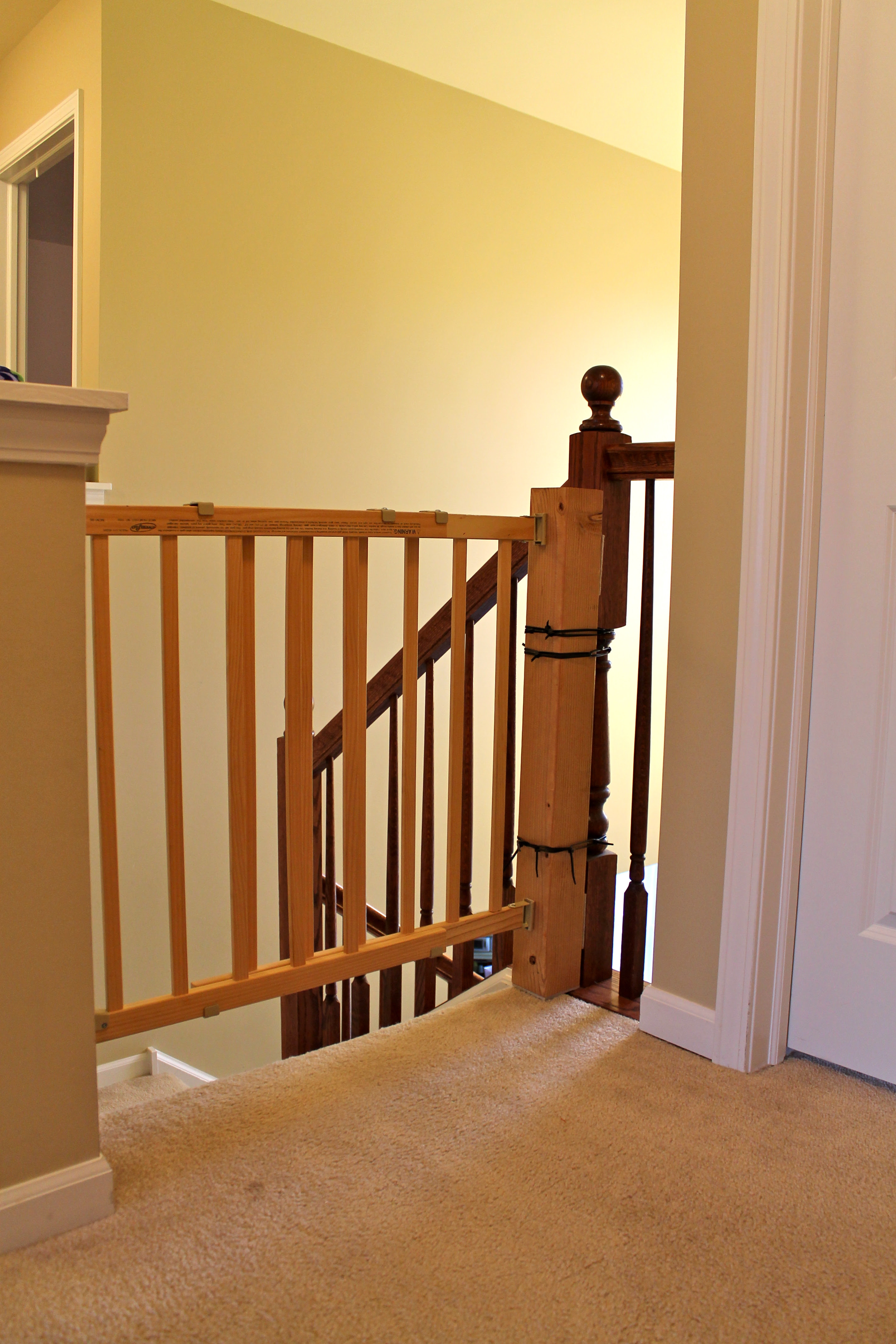 58 Best Pictures Baby Gate Banister Mount / Installing a baby gate with a banister - BabyCenter