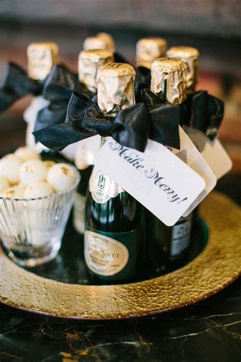 Easy soap and water clean up; 10 New Yearâs Eve Wedding Favor Ideas | Holiday Themes
