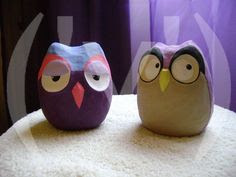 corujinhas de papel mache by ('v')arga_('v')ache, via Flickr