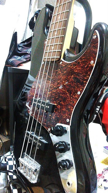 わしのベースめっちゃ軽いしかっこいいんだよホコリかぶりはじめてる Photo Sharing Photozou