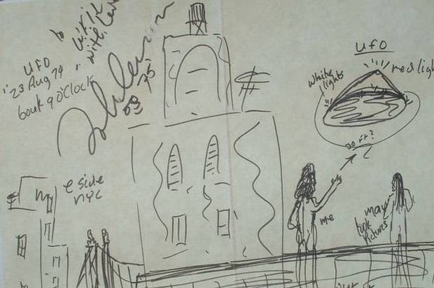 Dibujo supuestamente hecho por John Lennon sobre su avistamiento ovni en NY en 1974.
