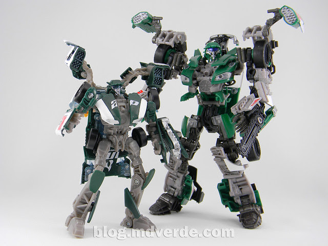 Transformers Roadbuster Deluxe - Dark of the Moon - modo robot vs Human Alliance