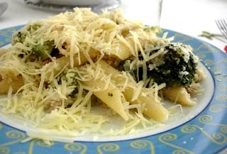 Pasta with lemony broccoli, walnuts and toasted breadcrumbs