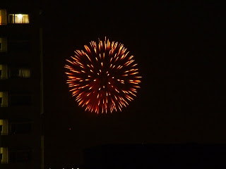 ベランダで涼みながら花火鑑賞 空のつぶやき