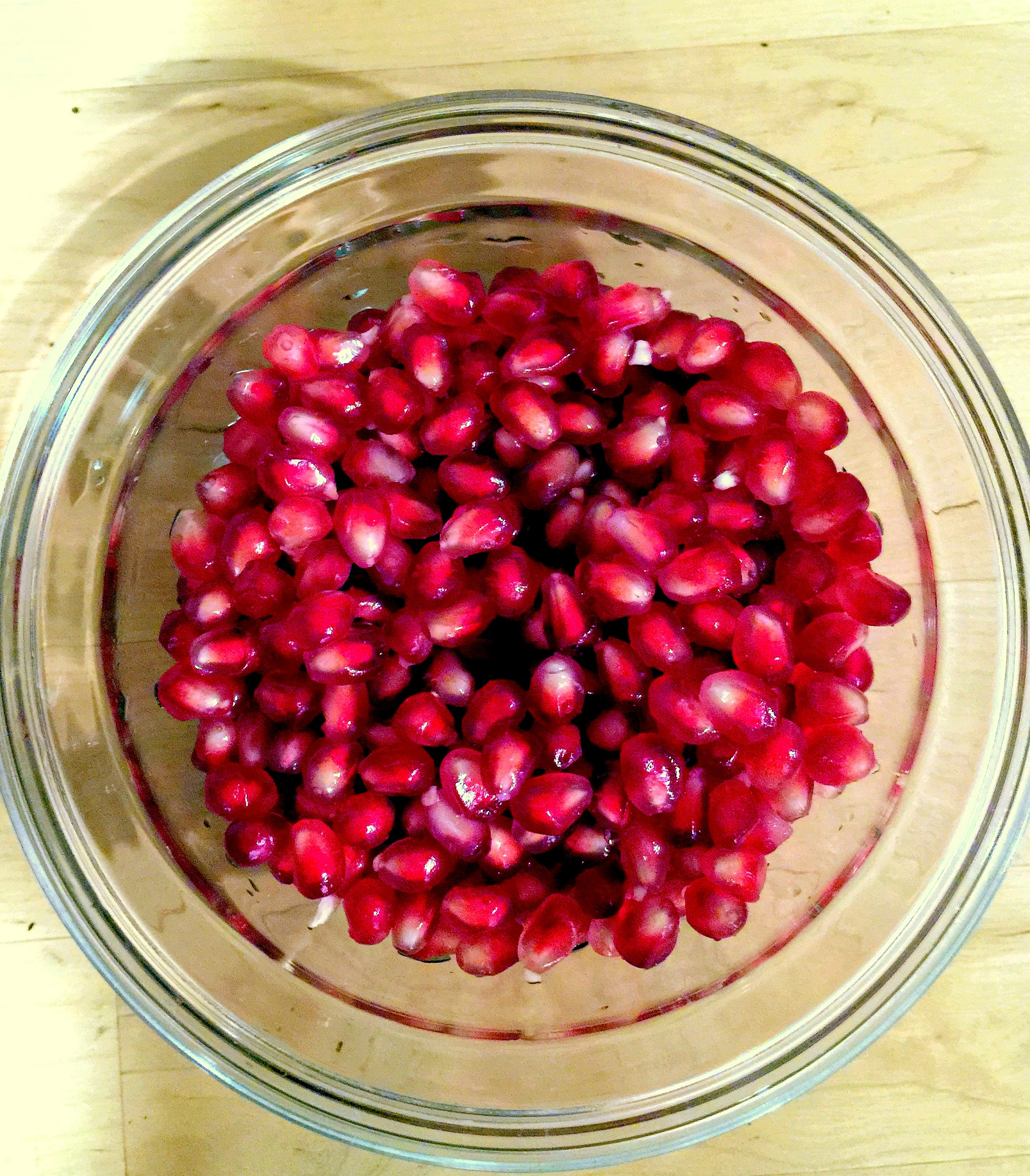 How to cut a pomegranate without making a mess - You Bet ...