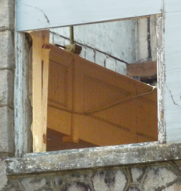 P1130372-2012-11-03--Hapeville-First-Baptist-Stone-Sanctuary-early-demolition-window-detail