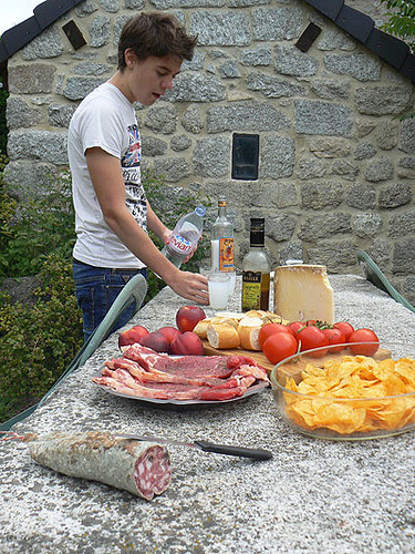 apéro dans le jardin.jpg
