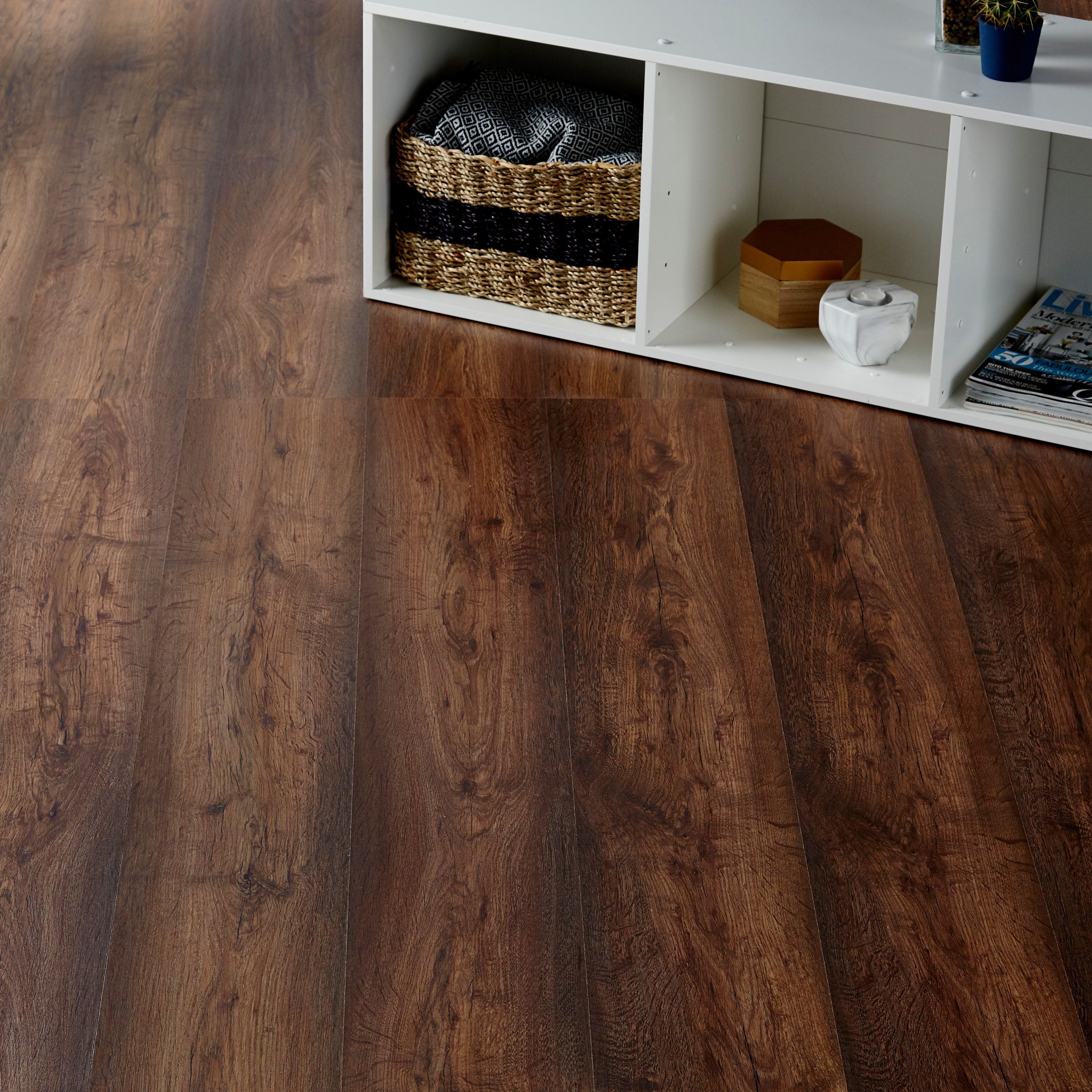 Tamworth Dark Oak Effect Laminate Flooring 2.467 m² Pack ...