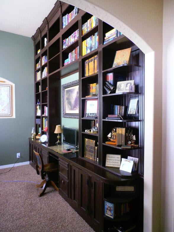 Custom Bookcase With Desk - azontreasures.com