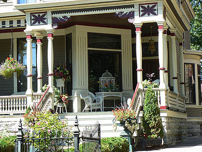porche maison victorienne.jpg